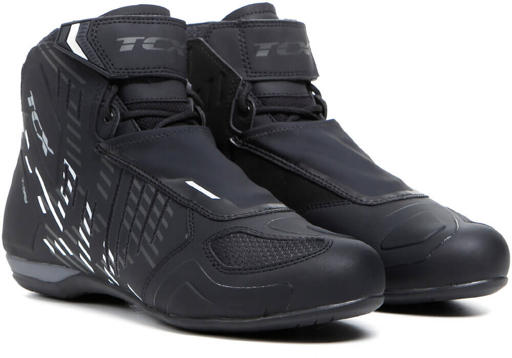 TCX R04D WP Shoes Black/White 622