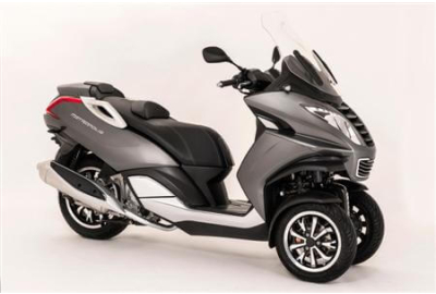 Ride a three wheeled motor scooter with your car licence? Yes, you can!